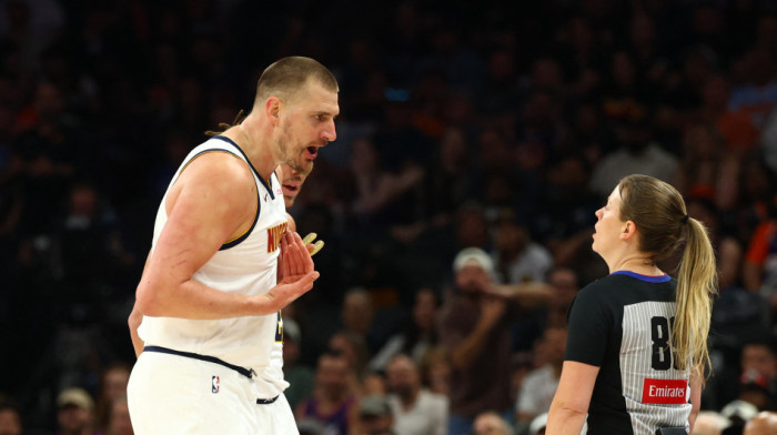 Jokić poludeo, nikad ovako nije bio besan: Prišao je ženi i sve joj sasuo u lice (VIDEO)