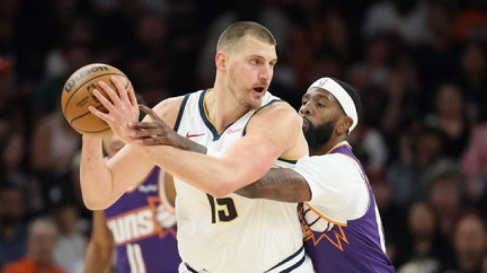 Ludiloooooo, Nikola Jokić ponižava i legende