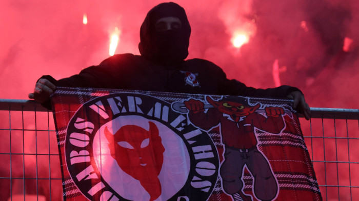 UEFA kaznila Benfiku: Zbog rasizma, lasera i ubacivanja predmeta "orlovi" udareni po džepu