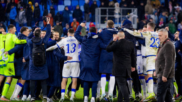 Bruka i sramota: Navijači lažne države Kosovo divljali u Bratislavi, orilo se sramotno skandiranje (VIDEO)