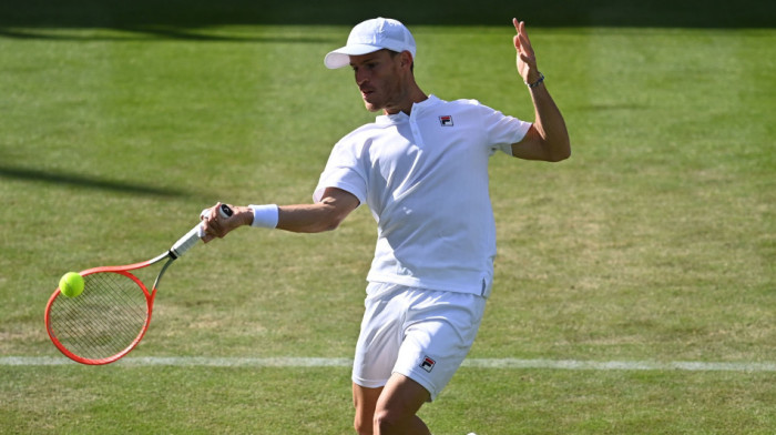 Neviđena scena na terenu! Teniser se javno izvinio nakon što je odglumio povredu