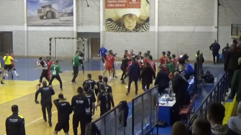 Divljaštvo na Kupu Crne Gore: Igrač nokautirao protivnika, pa napao predsednika kluba (VIDEO)