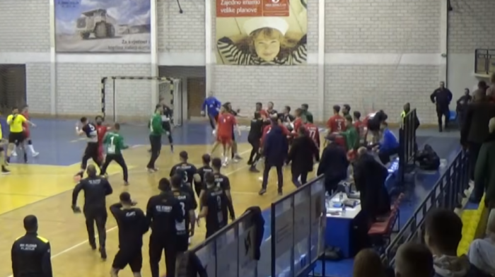 Divljaštvo na Kupu Crne Gore: Igrač nokautirao protivnika, pa napao predsednika kluba (VIDEO)