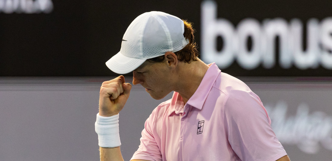 Siner gazi sve pred sobom: Treći teniser sveta počišćen za finale Monte Karla