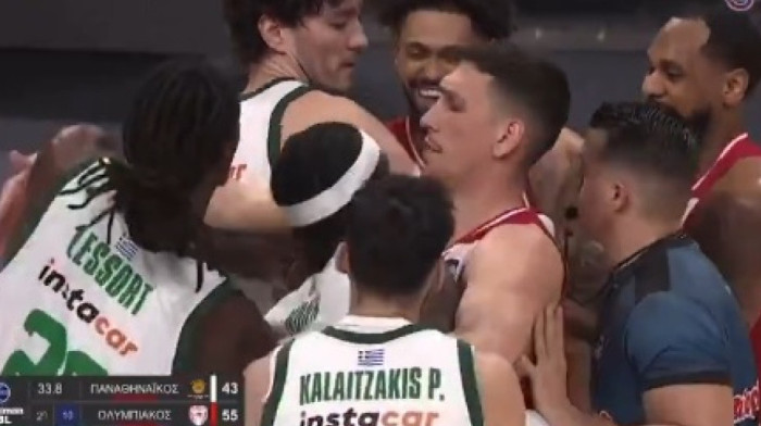 Haos u derbiju Grčke: Lesor cepao rivalu dres, Nan i Dorsi isključeni sa meča (VIDEO)