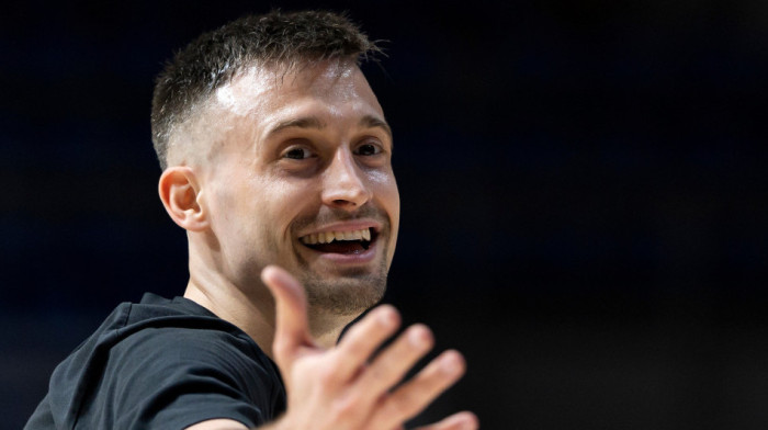 E, zato ga svi vole - Sportski potez Alekse Avramovića u meču sa Zvezdom oduševio Srbiju (VIDEO)