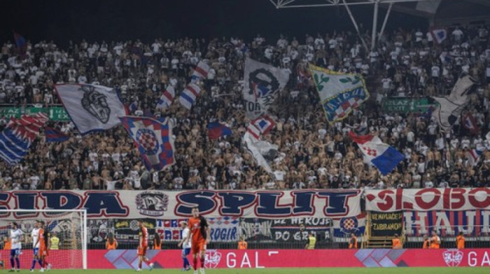 Jezivi snimci iz Hrvatske: Brutalna makljaža huligana palicama i letvama (VIDEO)