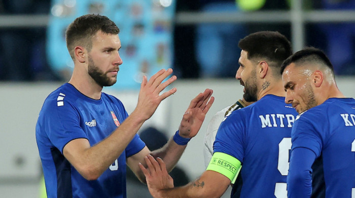 Navijači jednu stvar hitno traže od Paunovića, ovog čoveka dižu u nebesa (FOTO)