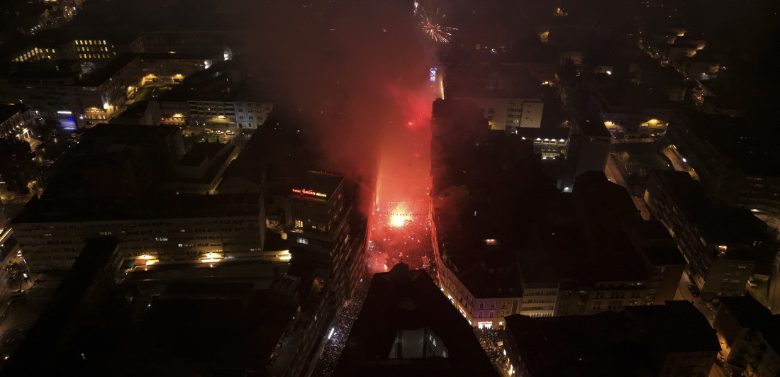 Sarajevo na nogama, sve gori: Navijači dočekali fudbalere Bosne i Hercegovine posle plasmana na Mundijal