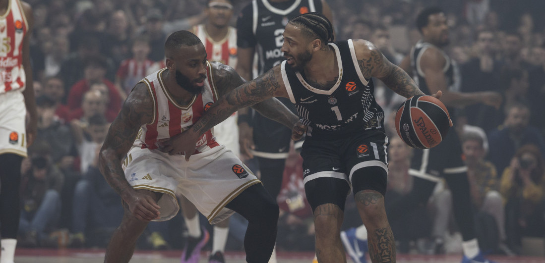 Au, kakav koš Karlika Džonsa: Iz nemoguće pozicije Partizanu doneo pobedu, igrači Zvezde se hvatali za glavu