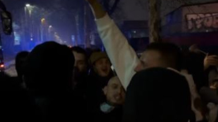 (VIDEO) "Grobari" dočekali košarkaše Partizana u Humskoj: Orili se stihovi poznate navijačke pesme