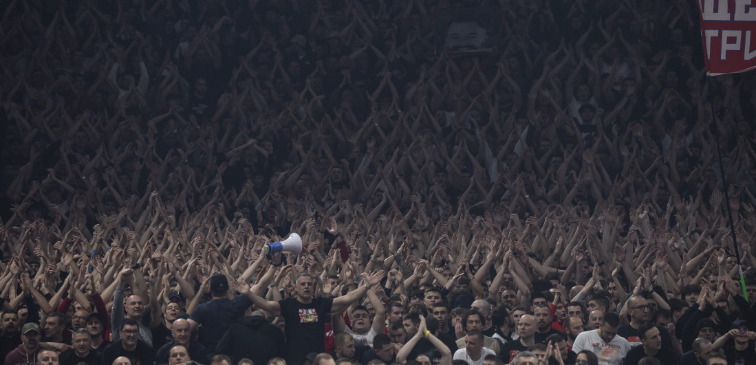 Navijači Zvezde fizički napali člana Uprave: Preskočili ogradu i zadali mu udarce po glavi