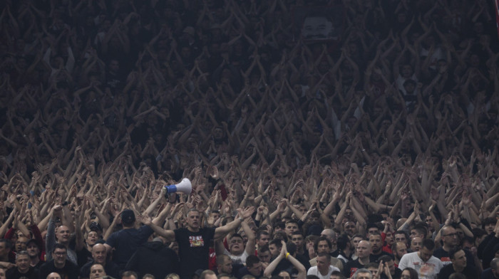 Navijači Zvezde preskočili ogradu i fizički napali člana Uprave: Zadali mu udarce po glavi, ovo su detalji