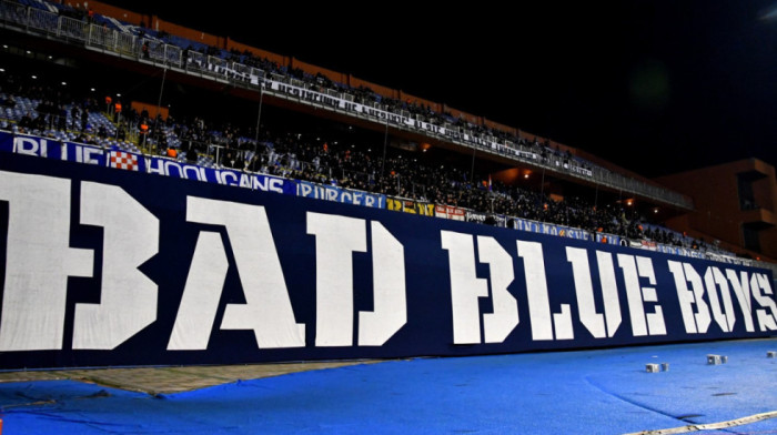 Težak skandal u Hrvatskoj - Navijači Dinama razvili zastavu zločinačke NDH: "Kao da smo se vratili u 90-e"