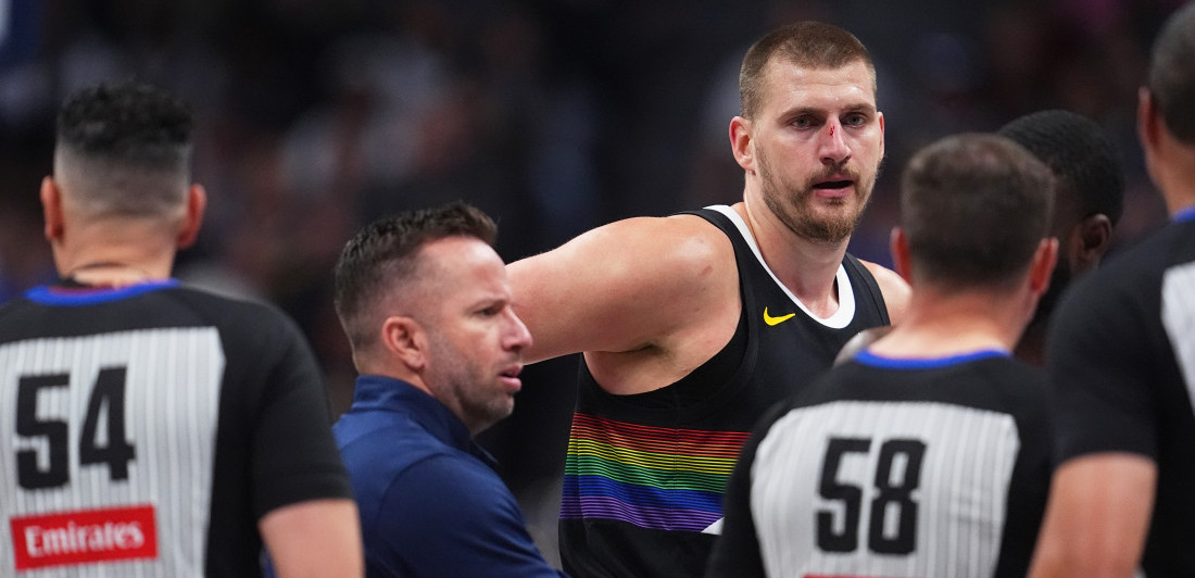 Jokića žestoko udarili u glavu! Krv odmah šiknula, Nikolu mlate kao vola u kupusu (VIDEO)