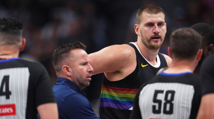 Jokića žestoko udarili u glavu! Krv odmah šiknula, Nikolu mlate kao vola u kupusu (VIDEO)