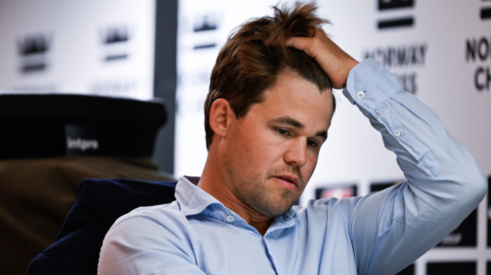 Gore mreže! Poznati šahista učinio uslugu rivalki, pa je "otkucao" kod sudije - Razlog će vas šokirati (VIDEO)