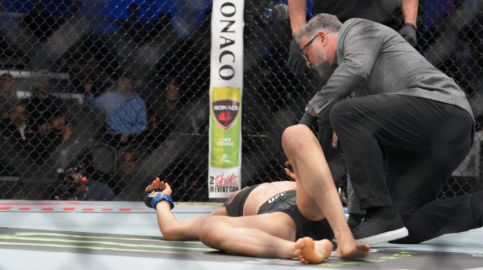 Brazilka pokušala da "zezne" sudije! Nakon udarca protivnice odglumila nesvest, a onda je usledio haos (VIDEO)