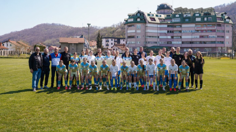 Fudbalerke ŽFK Latica iz Leška sa Kosova i Metohije posetile Loznicu i stadion "Lagator" (VIDEO)