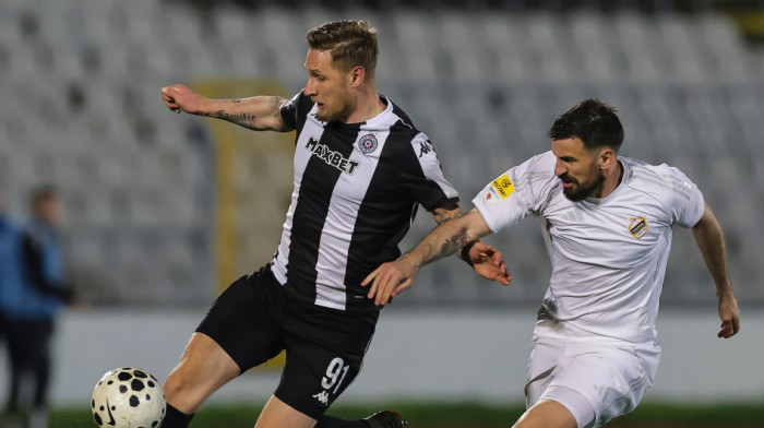 Partizanu nedovoljan igrač više protiv Čukaričkog: Crno-beli propustili šansu da preuzmu drugo mesto