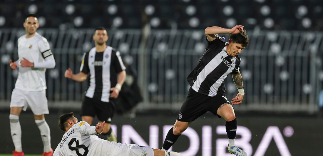 Navijači Partizana bljuju vatru posle fijaska: Gasite klub, doniramo oči, tuga, sramota, beda...