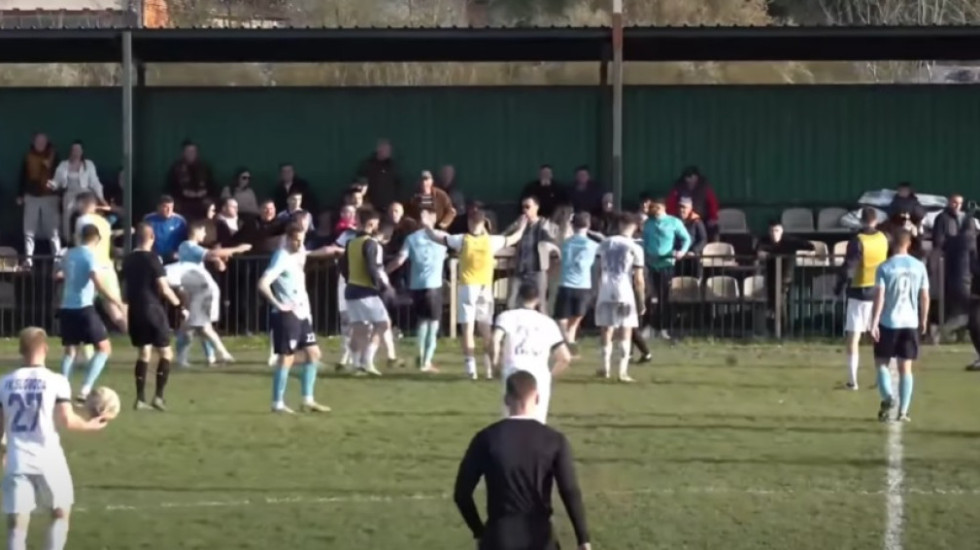 Haos u srpskom fudbalu: Pesničenje između igrača i navijača, trener pretučen (VIDEO)