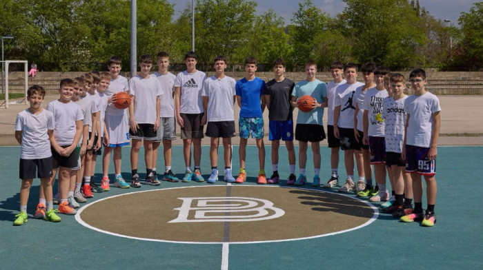 Fondacija "Bogdan Bogdanović" obnovila teren za košarku na Novom Beogradu