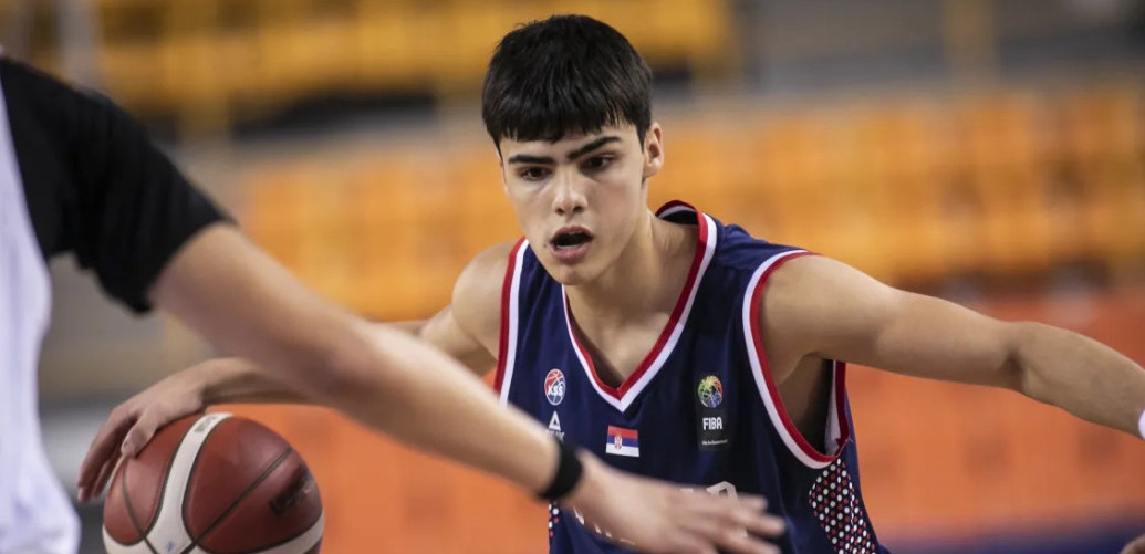 Au, kakva trojka, bravo dečko! Sin legendarnog košarkaša doneo Srbiji veliku pobedu (VIDEO)