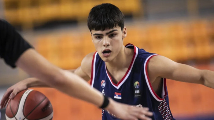 Au, kakva trojka, bravo dečko! Sin legendarnog košarkaša doneo Srbiji veliku pobedu (VIDEO)