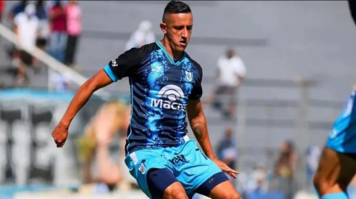 (VIDEO) Drama u avionu: Fudbaler vikao "Bomba, sve će eksplodirati", izveden u lisicama