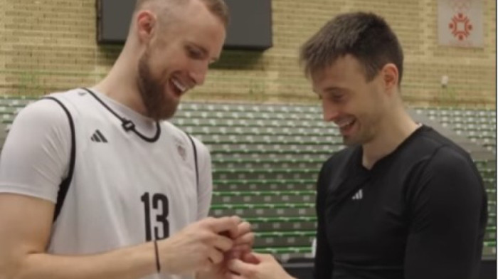 (VIDEO) Aleksa "naterao" Bosanca da se kucaju jajima: Iako ne pripadaš pravoslavnoj crkvi...