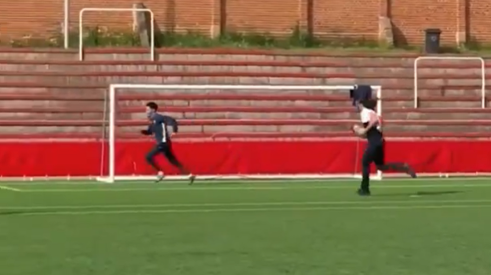 Epski skandal: Predsednik kluba jurio igrače muslimane sa svinjetinom (VIDEO)