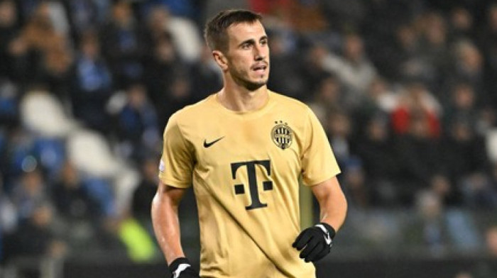 Aleksandar Pešić krstio decu pa zapevao: Oooo mladostiiii... (VIDEO)