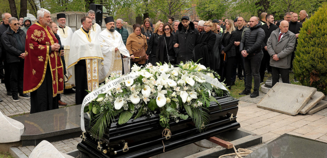 Sahranjen Duško Vujošević: Potresne scene, "grobari" pesmom ispratili trenera (VIDEO/FOTO)