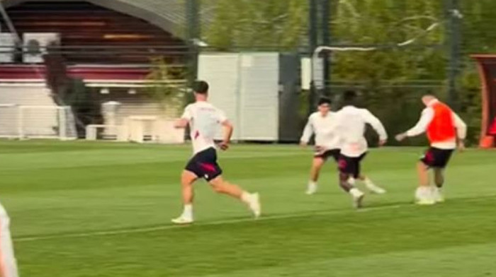 Kakva golčina fudbalera Zvezde s pola terena: Krunić oduševio potezom na treningu (VIDEO)