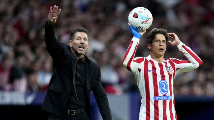 Sudbina je tako htela! Dijego Simeone sa najmlađim sinom na terenu do polufinala Lige šampiona (FOTO)