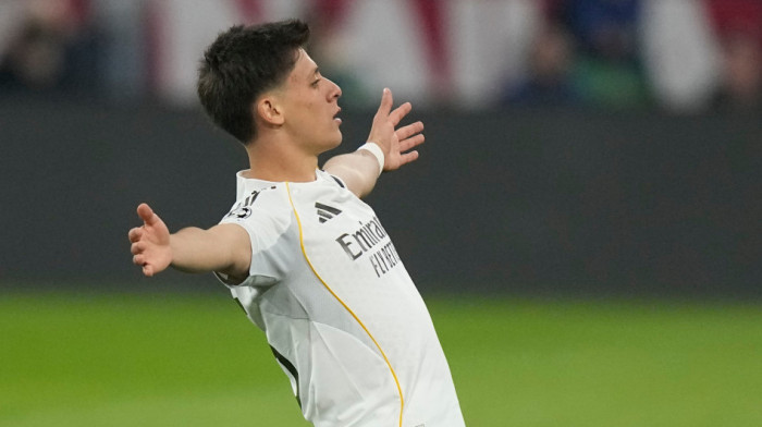 Šta uradi, crni Manuele? Nojer poklonio Guleru gol za TV špice (VIDEO)