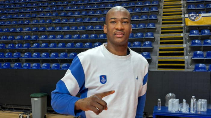 Košarkaš Efesa Kai Džons za Sportinjo: Kad bih igrao za večite s navijačima bih srušio Beogradsku arenu