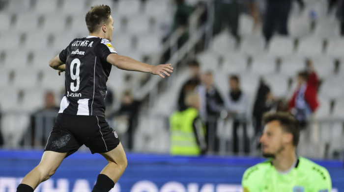 Šta uradi to, Popoviću?! Kostić kaznio kardinalnu grešku golmana Železničara (VIDEO)