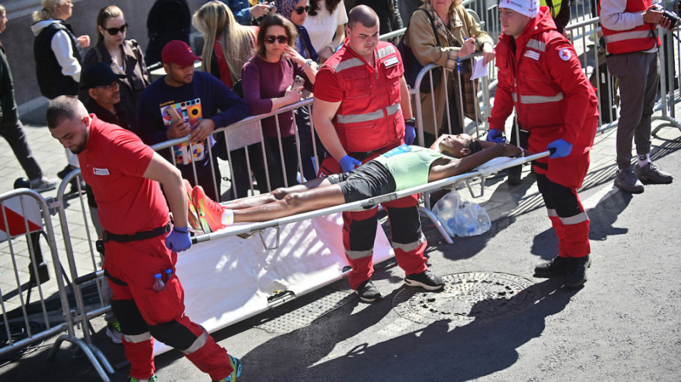 Drama na Beogradskom maratonu, šok scene: Takmičari kolabirali na stazi (FOTO)