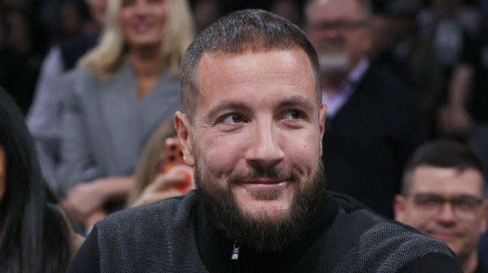 Uuuu, vidi ti Žofrija - Lovernj u besnoj mašini od 140.000 evra došao na derbi (VIDEO)