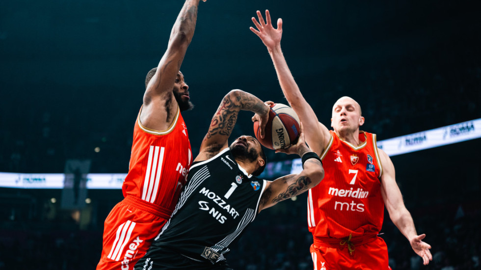 Neočekivani gost: NFL zvezda teška 100 miliona dolara gledala večiti derbi (VIDEO)