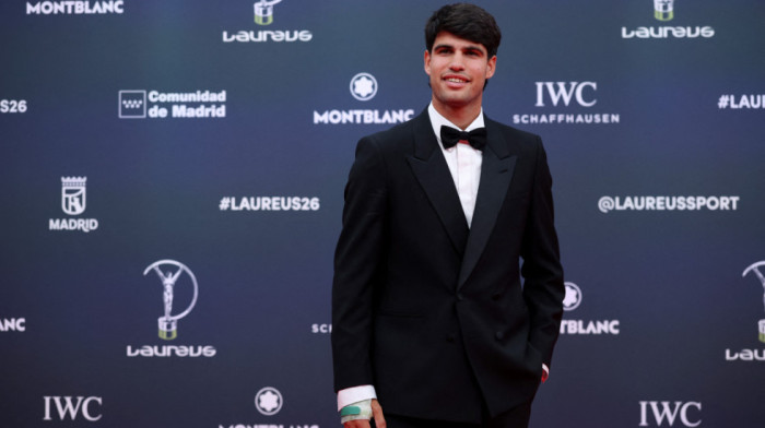 Alkaraz objavio fotku iz doma, podigao noge na sto... Pogledajte gde je trofej (FOTO)