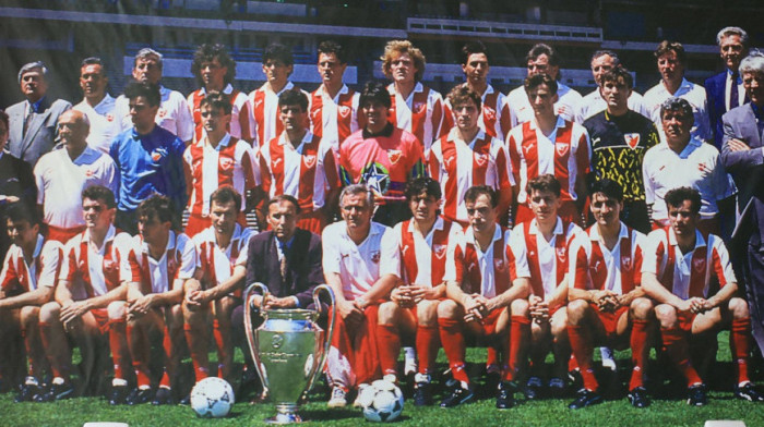 Nebo se otvorilo, stadion je eksplodirao! Zvezda u finalu KEŠ, Siniša Mihajlović junak epske pobede (VIDEO)