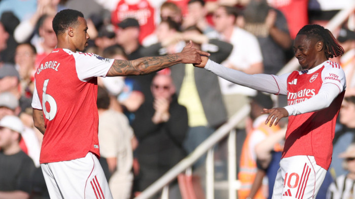 Ezeova strela za povratak na vrh: Arsenal preživeo nalete Njukasla i ponovo je lider