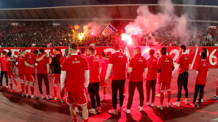 Auh, kakva provokacija sa "Marakane": Zvezda brutalno potkačila Partizan posle nove titule (FOTO)