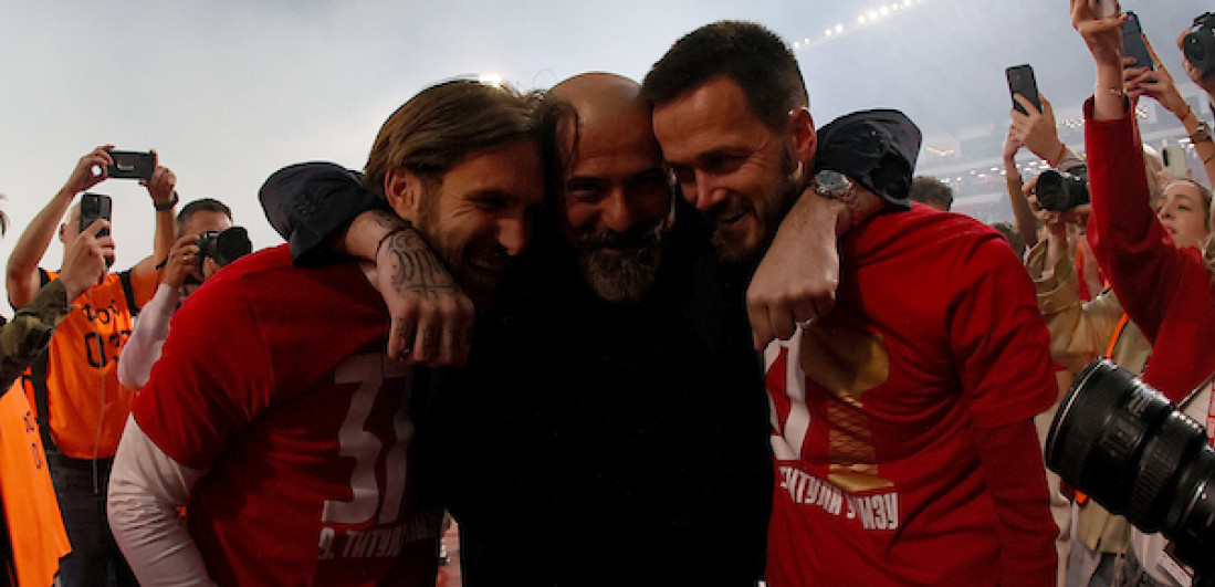 Tresla se svlačionica Crvene zvezde: Stanković uleteo, pogledajte šta se desilo (VIDEO)