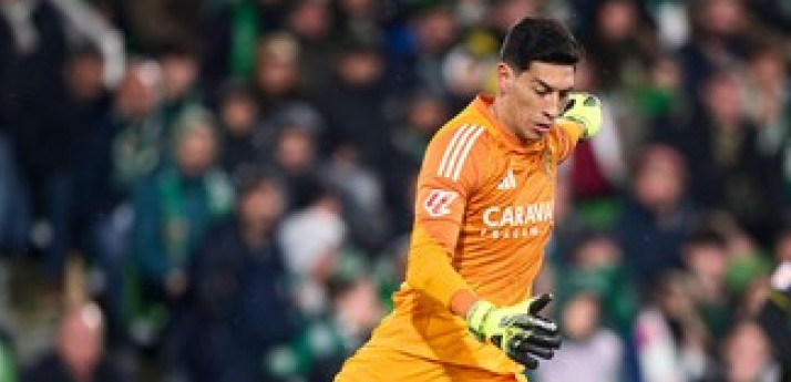 Dečko, šta je s mozgom? Golman pesnicom nokautirao igrača (VIDEO)