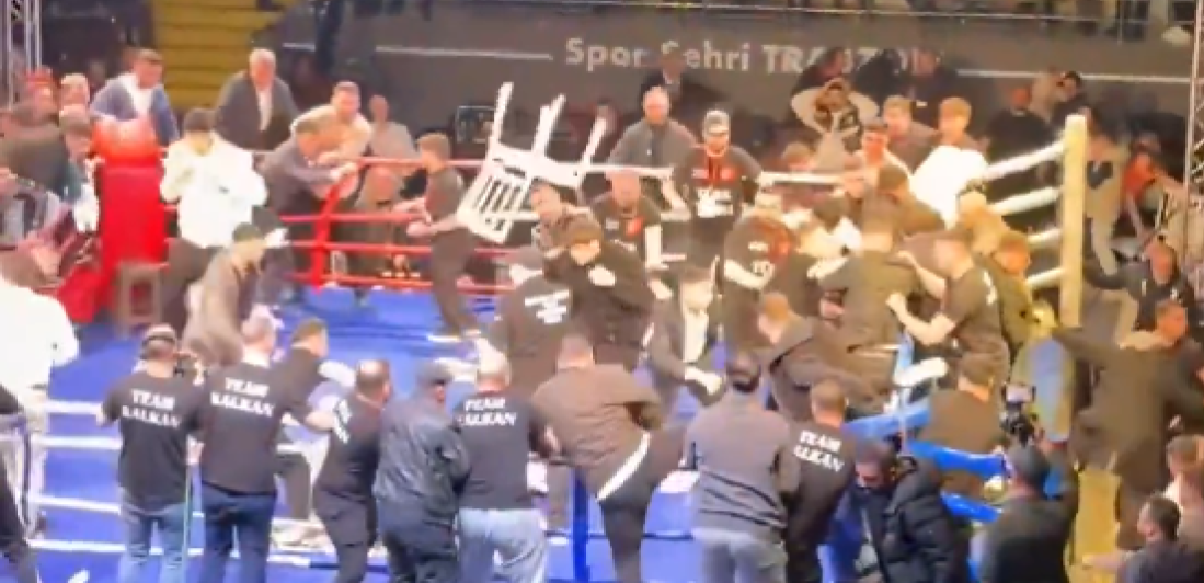 Turci umalo ubili Ruse usred ringa: Jedva izvukli živu glavu, neviđena makljaža (VIDEO)