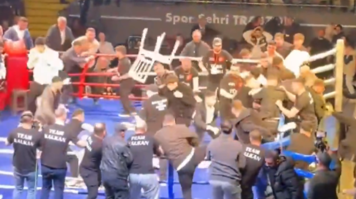 Turci umalo ubili Ruse usred ringa: Jedva izvukli živu glavu, neviđena makljaža (VIDEO)